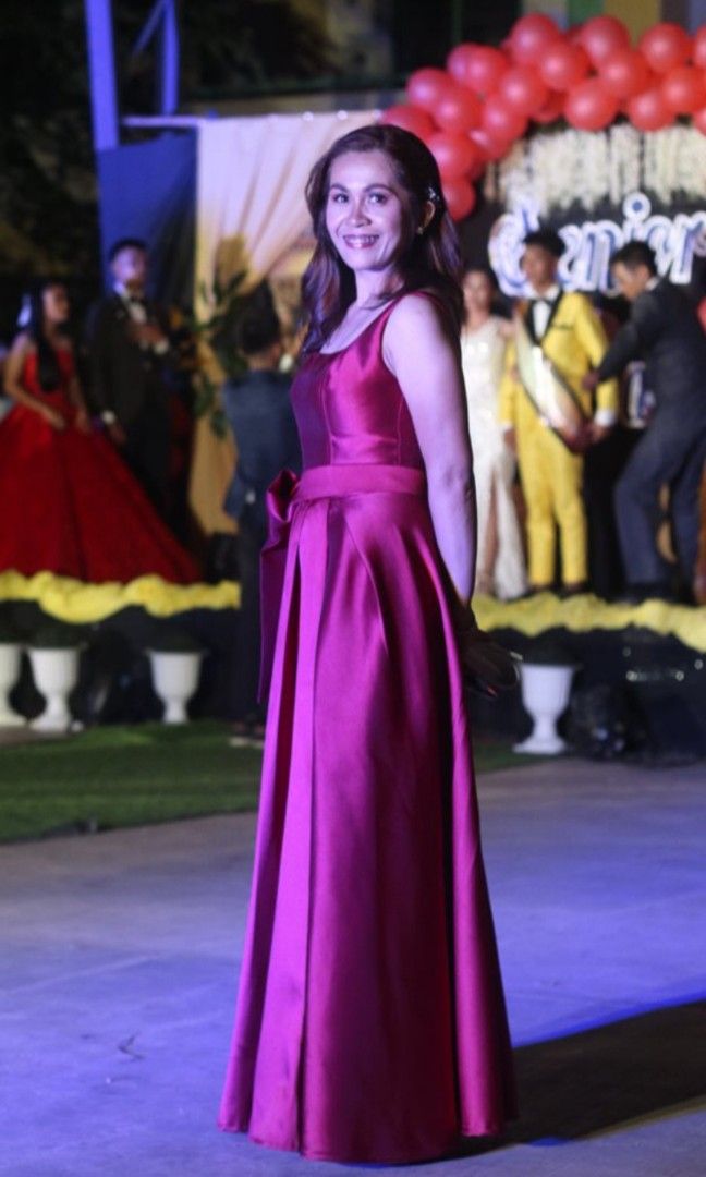 Apartment 8 Amaya gown (Category: Evening dresses & gowns) located in Kidapawan. Submitted by razelcl (Listing ID 1308598108, Image 3). Description: 👍used twice only 👍in perfect condition 👍size small, 25-26 waistline,32-33 bust 👍i am 5'2 wearing 2.5 inches heels and the length is just perfect.