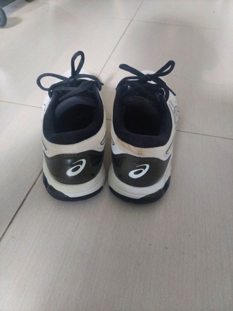 Asics GEL-COURSE GLIDE golf shoes (Category: Sneakers) located in Paranaque City. Submitted by genuinovitto (Listing ID 1308550517, Image 3). Description: Asics spikeless golf shoes Colourway: White Polar Shade.