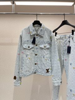 (Category: ) located in . Submitted by luxcloset.shop (Listing ID 1308578308, Image 1). Description: .
