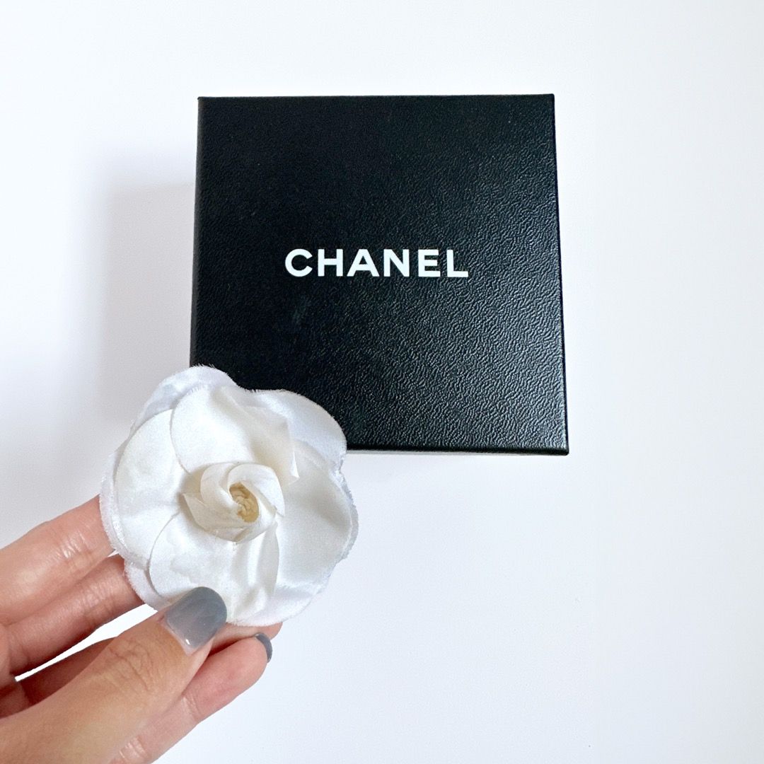 Chanel flower brooch deals