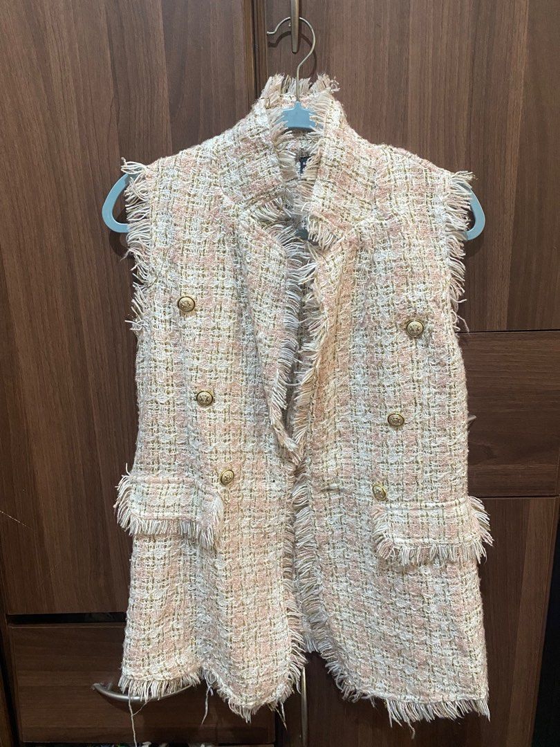 Baby Pink Tweed Coat (Category: Coats, Jackets and Outerwear) located in Manila. Submitted by bimeulv (Listing ID 1308506289, Image 1). Description: .