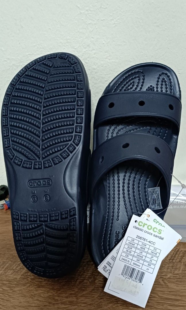 BN Crocs classic sandals size m6w8
