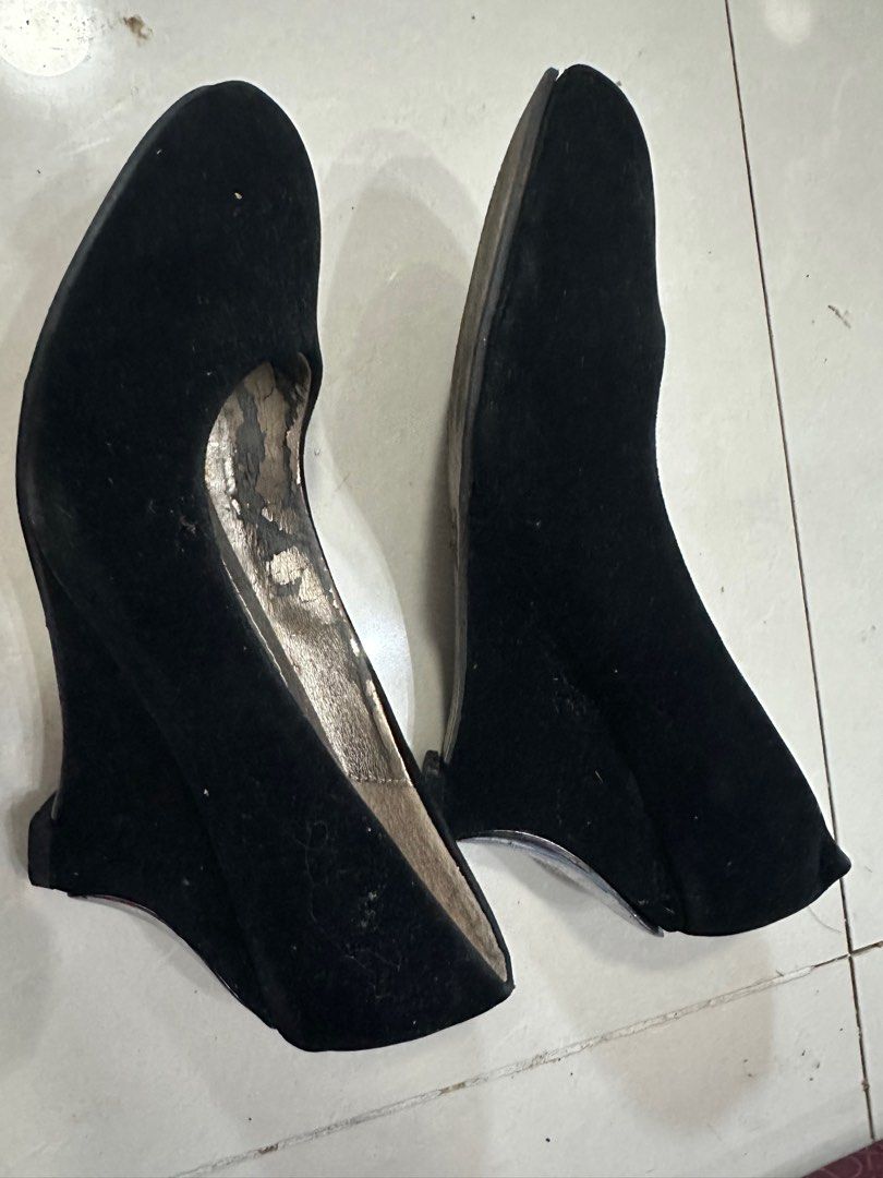 Chelsea Black Wedge Heels (Category: Wedges) located in Taguig. Submitted by myalist (Listing ID 1308511067, Image 2). Description: Used Chelsea Black Wedge Heels With Silver Hardware on the Heel part Size 5 Velvet Texture With signs of usage inside the sole P100 only. REPRICED Item is in Taguig City.