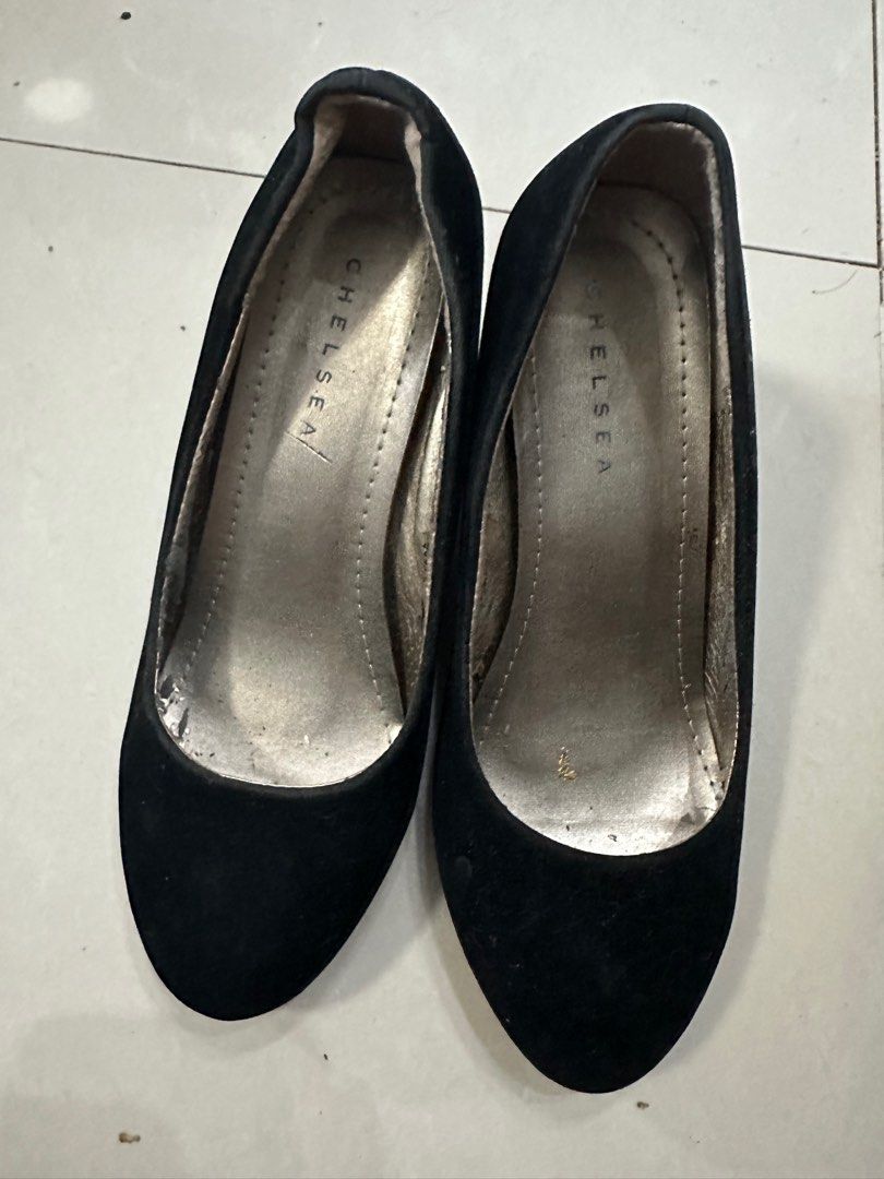 Chelsea Black Wedge Heels (Category: Wedges) located in Taguig. Submitted by myalist (Listing ID 1308511067, Image 1). Description: Used Chelsea Black Wedge Heels With Silver Hardware on the Heel part Size 5 Velvet Texture With signs of usage inside the sole P100 only. REPRICED Item is in Taguig City.