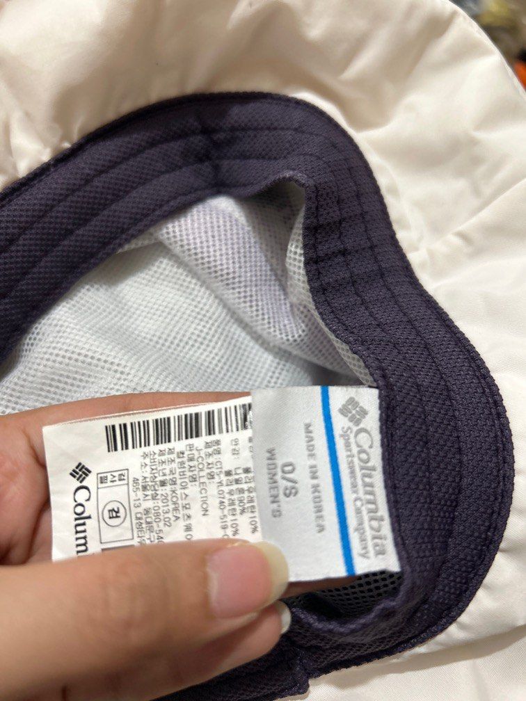 Columbia bucket hat (Category: Caps & Hats) located in Paranaque City. Submitted by closedcycle (Listing ID 1308636779, Image 3). Description: Well used but still very nice with very light stains that are unnoticeable.