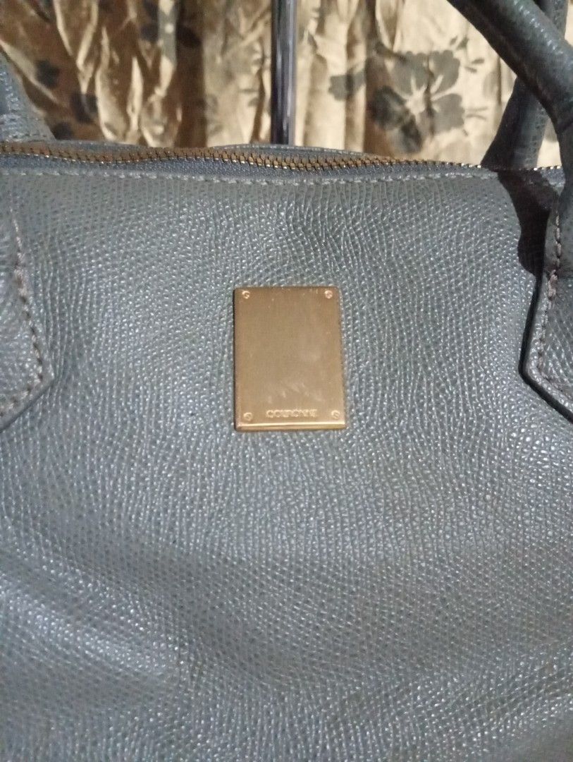 Courrone Shoulder Bag (Category: Luxury Bags & Wallets) located in Iligan City. Submitted by ileganteph (Listing ID 1308541562, Image 2). Description: Excellent Condition No Rubs No open lining.