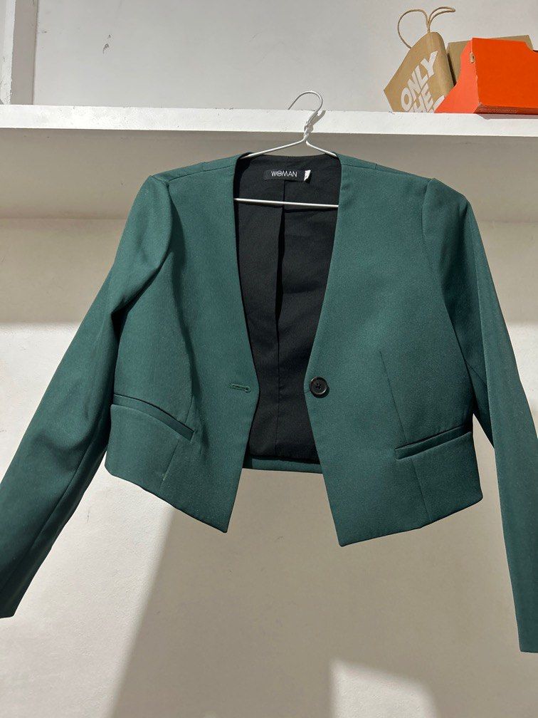 Cropped blazer (Category: Coats, Jackets and Outerwear) located in Paranaque City. Submitted by closedcycle (Listing ID 1308632841, Image 1). Description: Rfs: moving out Price is negotiable if you buy two or more items.