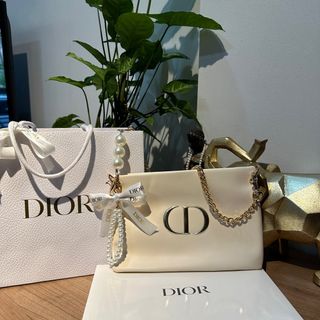 (Category: ) located in . Submitted by thetopspotfashionboutique (Listing ID 1308654337, Image 1). Description: .