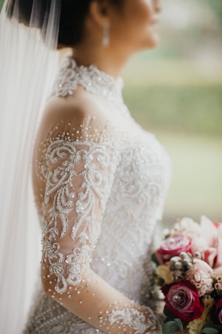 Edward Teng Couture Wedding Gown (Category: Evening dresses & gowns) located in San Juan City. Submitted by risha09 (Listing ID 1308548963, Image 3). Description: NEGOTIABLE PRICE Brand: EDWARD TENG Fits XS - S Measurements: Waist - 27 in Hips - 34 in Arm length - 21.5 in Dress length - 58.5 in Train length - 56 in Inclusions: Wedding gown Pouch/bag Veil Free other accessories (ring pillow, etc.).