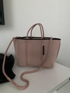 (Kategori: ) berada di . Dikirim oleh kiano_shoes (ID iklan 1308552419, Gambar 1). Deskripsi: .