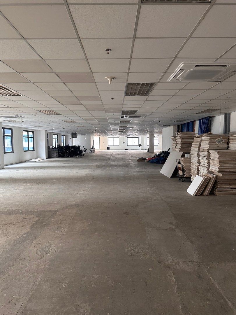 For Rent 2,150sqm @ Four/Neo, BGC (Category: Commercial) located in Makati City. Submitted by donangelob (Listing ID 1308591079, Image 3). Description: Please *No Broker* *DIRECT TENANTS ONLY* For Lease: Four/Neo Building 4th corner 30th BGC, Taguig City Warm Shell Floor Area: 1,120 sqm Per Sqm: Php 2,150 / per sqm + VAT CUSA: Php 205/ per sqm Parking: ++ Minimum: 2 year contract **Prices subject to change without prior notice** #June2024.