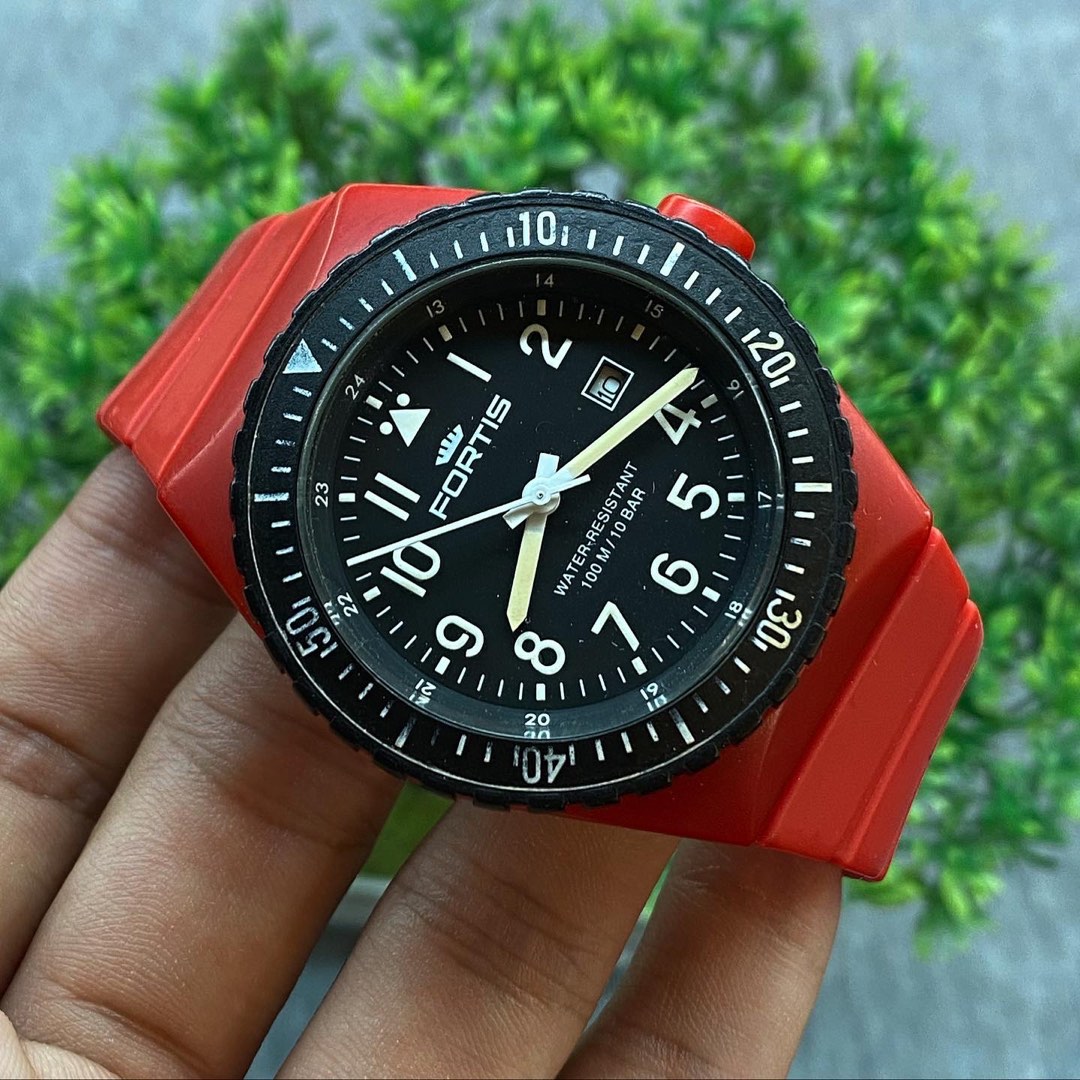 FORTIS COLORS 704.10.185.1 ベゼル10種付き FORTIS COLORS 704.10.185.1 Men's quartz watch | WatchCharts