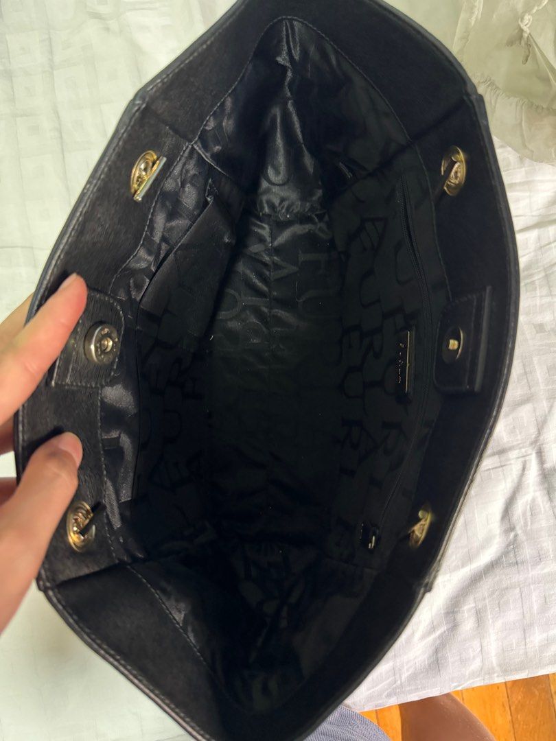 Furla bag for women (Category: Shoulder Bags) located in Manila. Submitted by inflvenceph (Listing ID 1308510739, Image 3). Description: Furla bag for women Black color 100% Original From personal collection Used 9/10 condition Check pics what you see is what you get 4,500 Sta mesa location.