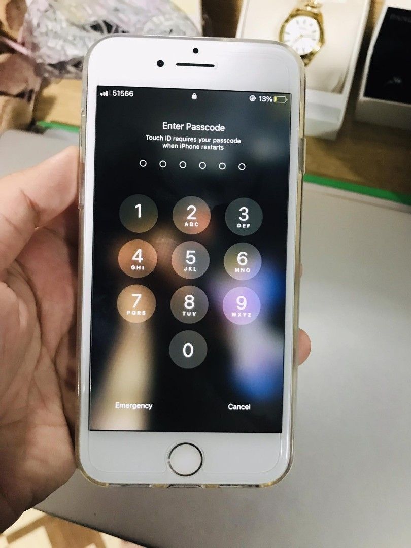 IPHONE 8 white (Category: iPhone 8 Series) located in San Pedro. Submitted by kylie_1205 (Listing ID 1308649932, Image 3). Description: pm for more details 💕.