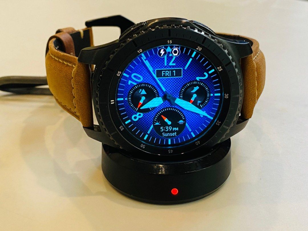 Jam Tangan pria Jam Tangan Samsung Gear S3 Frontier Original Lengkap dengan casan Kondisi masih sangat bagus Fesyen Pria Jam Tangan di Carousell