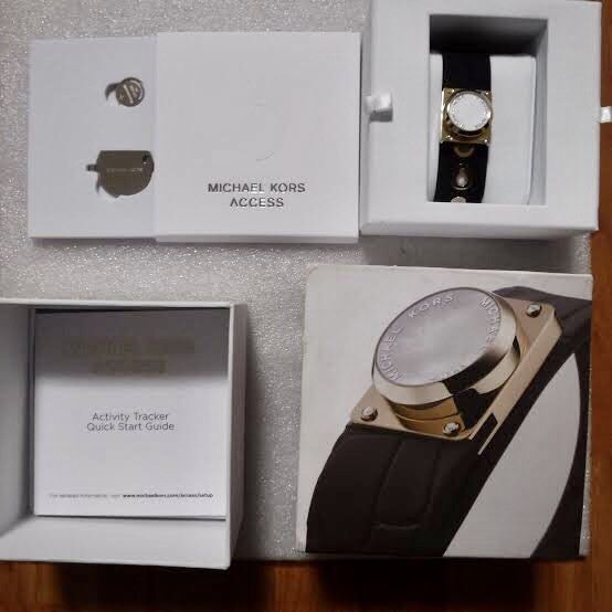 Nego sampe Deal Michael Kors Access Reade Activity Tracker Gold MKA101007 Jam Tangan Sport Olahraga Mewah Merk Michael Kors Analog Watch Men Women MKA101007 Barang Mewah Jam Tangan di Carousell