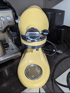 KitchenAid 5Qt Artisan Mixer 220V (w/ additional bowl and food grinder attachment)