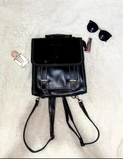 Large -capacity artificial leather backpack