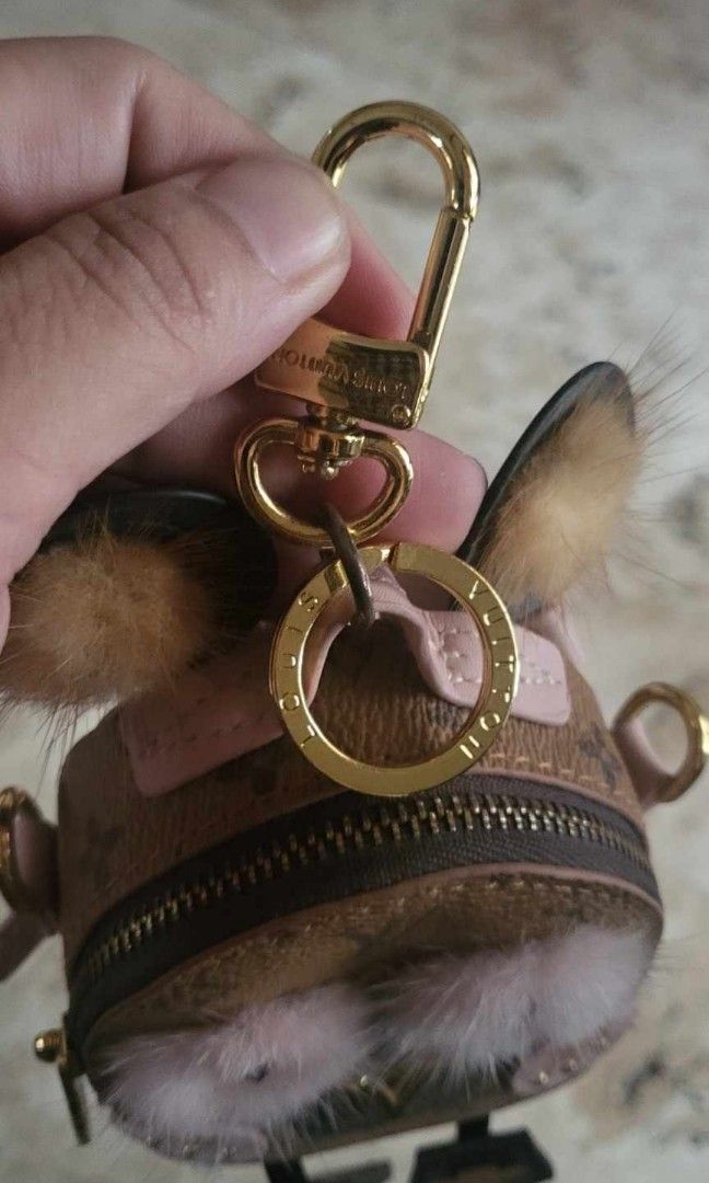 Limited edition Owl. You'll lv it! (Category: Shoulder Bags) located in Muntinlupa City. Submitted by HHP88 (Listing ID 1308570647, Image 3). Description: Limited edition. Exact. Complete markings. High class quality. very cute. REPRICED FOR RUSH SALE..