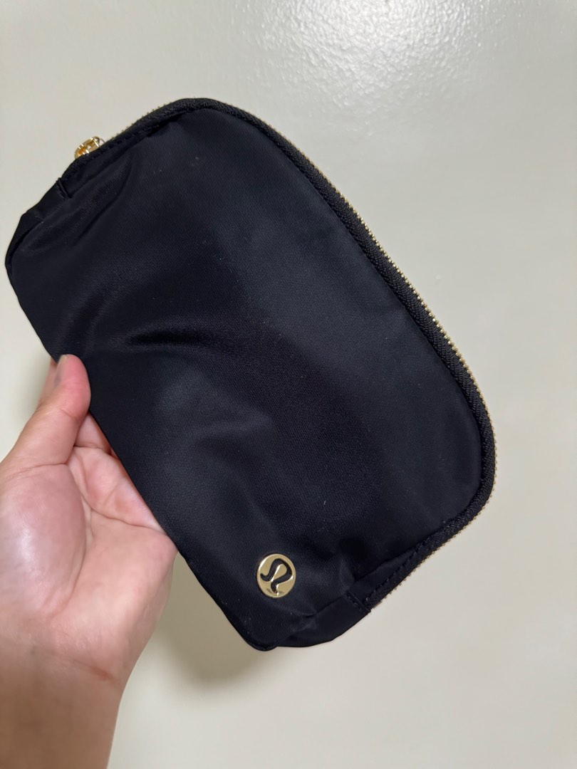 Lululemon Belt Bag Black Gold, Women's Fashion, Bags & Wallets, Cross-body Bags on Carousell Lululemon Belt Bag Black Gold, Women's Fashion, Bags & Wallets, Cross-body Bags on Carousell