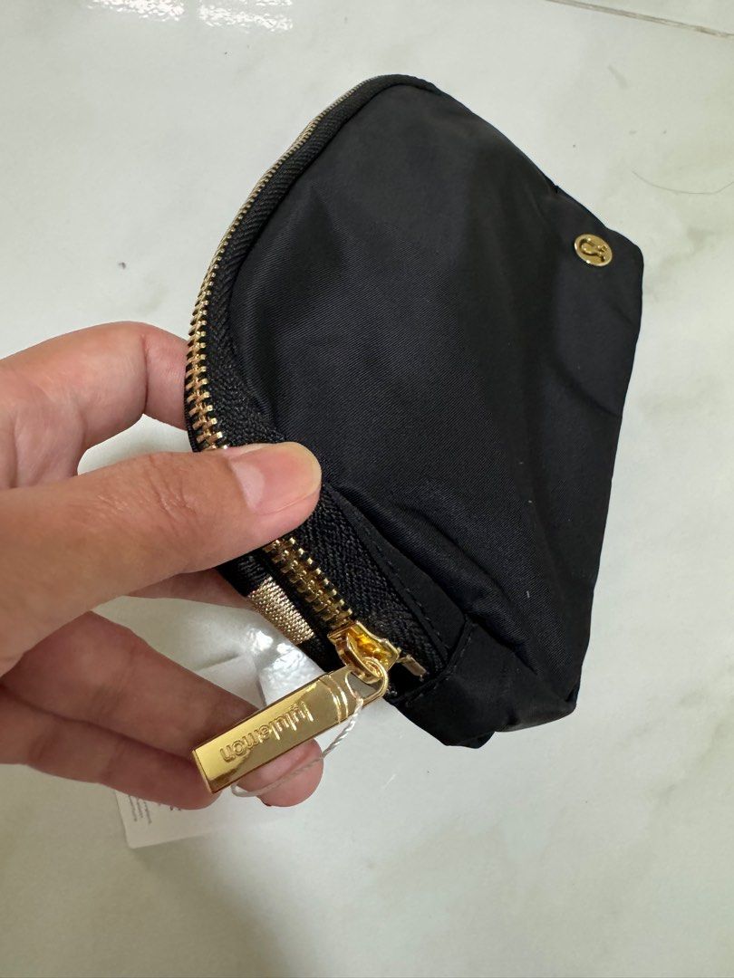 Lululemon Belt Bag Black Gold, Women's Fashion, Bags & Wallets, Cross-body  Bags on Carousell