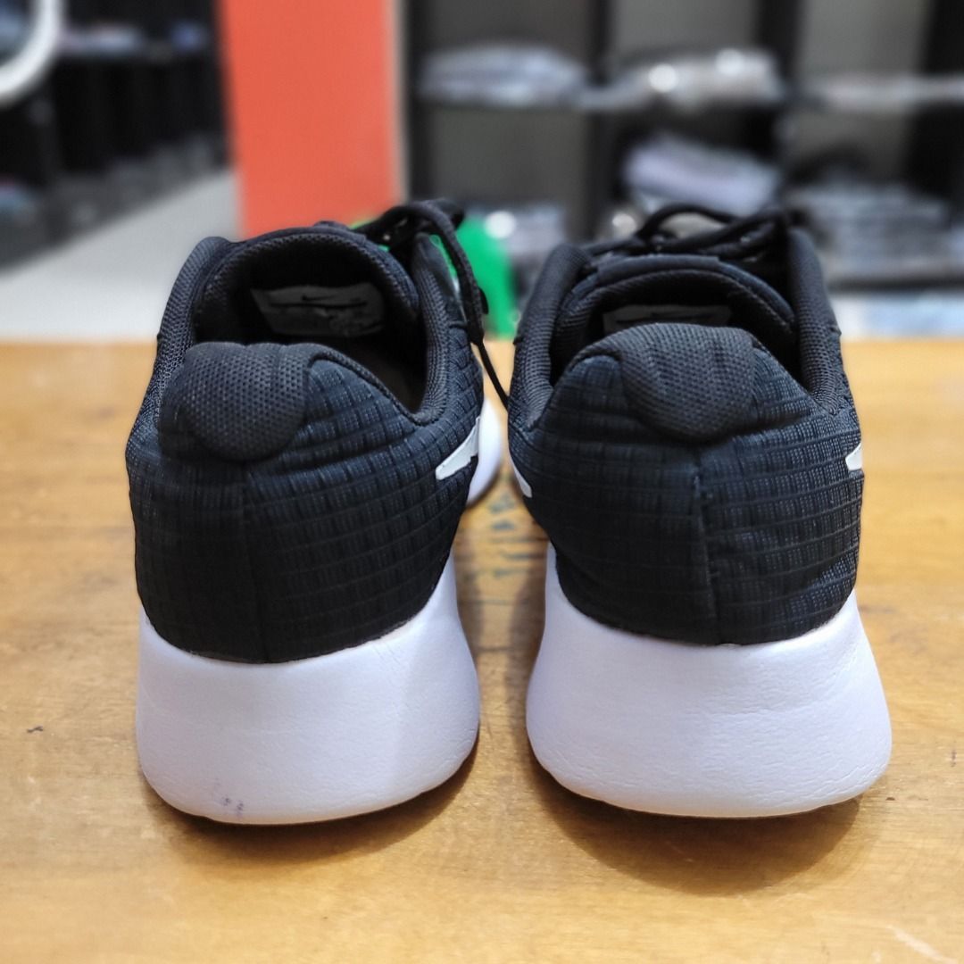 Harga nike roshe run sport station top