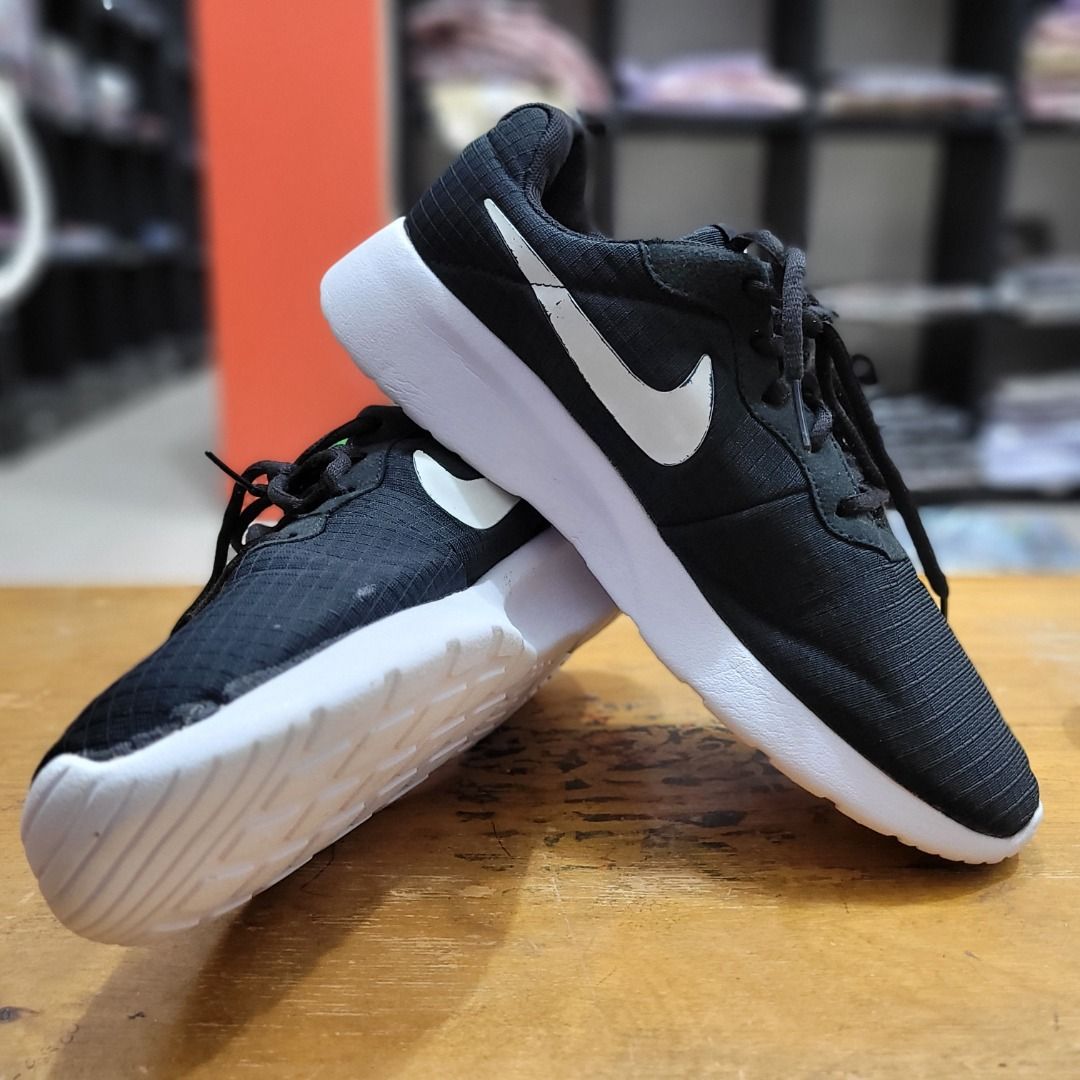 Nike Tanjun Running series Fesyen Pria Sepatu Sneakers di Carousell