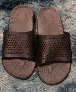 Orig Crocs Slippers Preloved for Men Size 11
