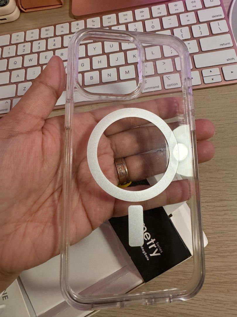 Otterbox clear case - Iphone 15 pro max (Category: Cases & Sleeves) located in Pasig City. Submitted by jeimso (Listing ID 1308618243, Image 2). Description: Like new - see photos for reference Authentic from otterbox .