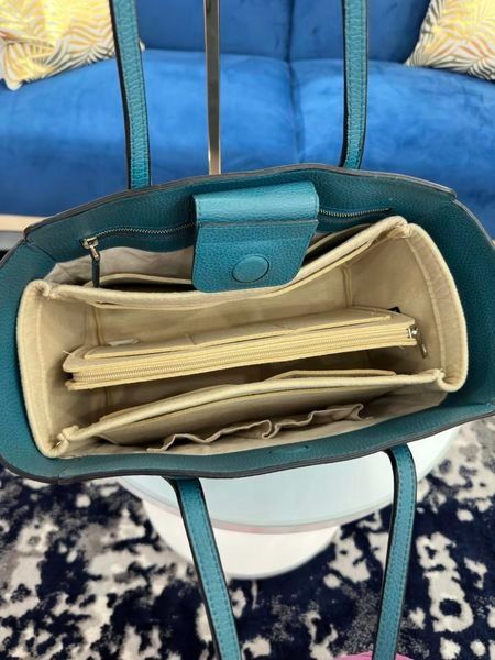 P24 800 Gucci tote bag Medium size Luxury Bags Wallets on Carousell