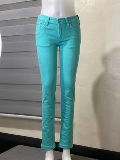 Size 28” LEVIS HIPSTER JEANS