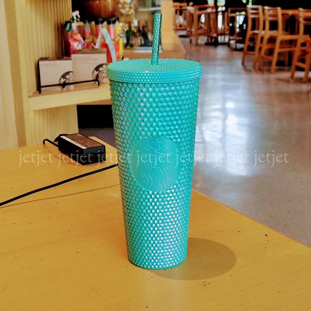 Starbucks Turquoise Bling 2023 (Category: Water Bottles & Tumblers) located in Quezon City. Submitted by jetjetph (Listing ID 1308592557, Image 2). Description: Starbucks Turquoise Bling 2023 Indonesia-exclusive 🇮🇩 comes with SKU. Released in April 2023. P4,000 + shipping fee. MOP: online merchants/cash Shipping from QC Open for meet-ups around QC/Manda/Makati/BGC PM for more inquiries..