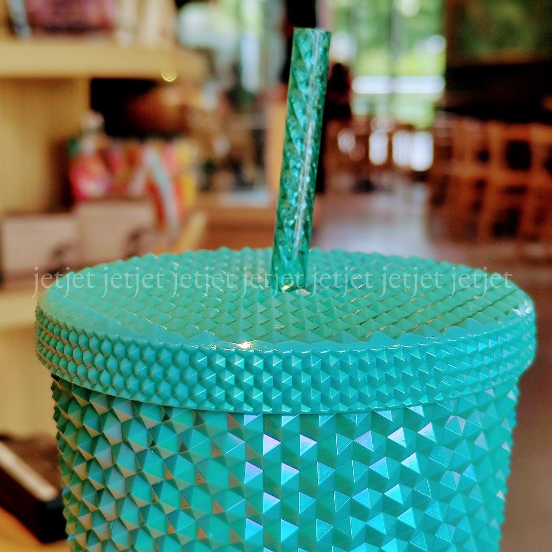 Starbucks Turquoise Bling 2023 (Category: Water Bottles & Tumblers) located in Quezon City. Submitted by jetjetph (Listing ID 1308592557, Image 3). Description: Starbucks Turquoise Bling 2023 Indonesia-exclusive 🇮🇩 comes with SKU. Released in April 2023. P4,000 + shipping fee. MOP: online merchants/cash Shipping from QC Open for meet-ups around QC/Manda/Makati/BGC PM for more inquiries..