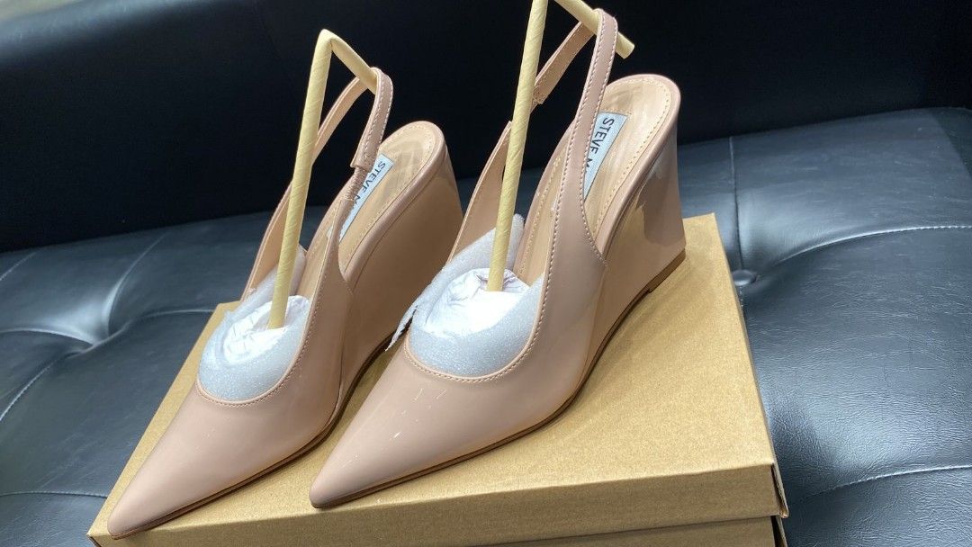 Steve Madden Nude wedges pink, Fesyen Wanita, Sepatu di Carousell