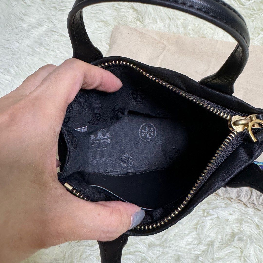 T ory Burch Mini Ella Nyon Tote (Category: Luxury Bags & Wallets) located in Mandaluyong City. Submitted by handed.down.shop (Listing ID 1308636114, Image 3). Description: Tory Burch Mini Ella Nylon Tote Used a few times Good used condition Selling at ₱6500 negotiable.