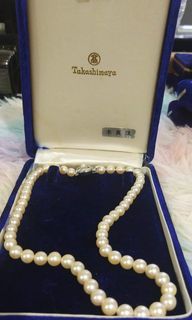 TAKASHIMAYA AKOYA PEARL NECKLACE‼️
NATURAL WHITE 6.8 mm Akoya Pearl High Luster ❤ Necklace 16.5 inches long
Hand knotted Pearl Beaded Natural color
Ladies Stunning Accessory Collection
Net weight approx 28 grams
Branded