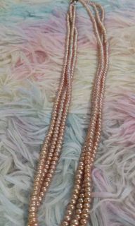THREE-STRANDS REAL PINK AKOYA FRESHWATER  NECKLACE‼️
NATURAL PINK BLUSH 4 mm Akoya Freshwater Pearl Necklace 28 inches long
Hand knotted Pearl Beaded Natural color
Ladies Stunning Accessory Collection
Net weight Approximately 38.7 grams