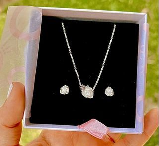 - PANDORA White rose in Bloom Collier Necklace and Stud Earrings Set-