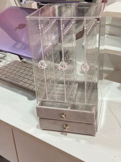 Acrylic Jewelry Organizer display