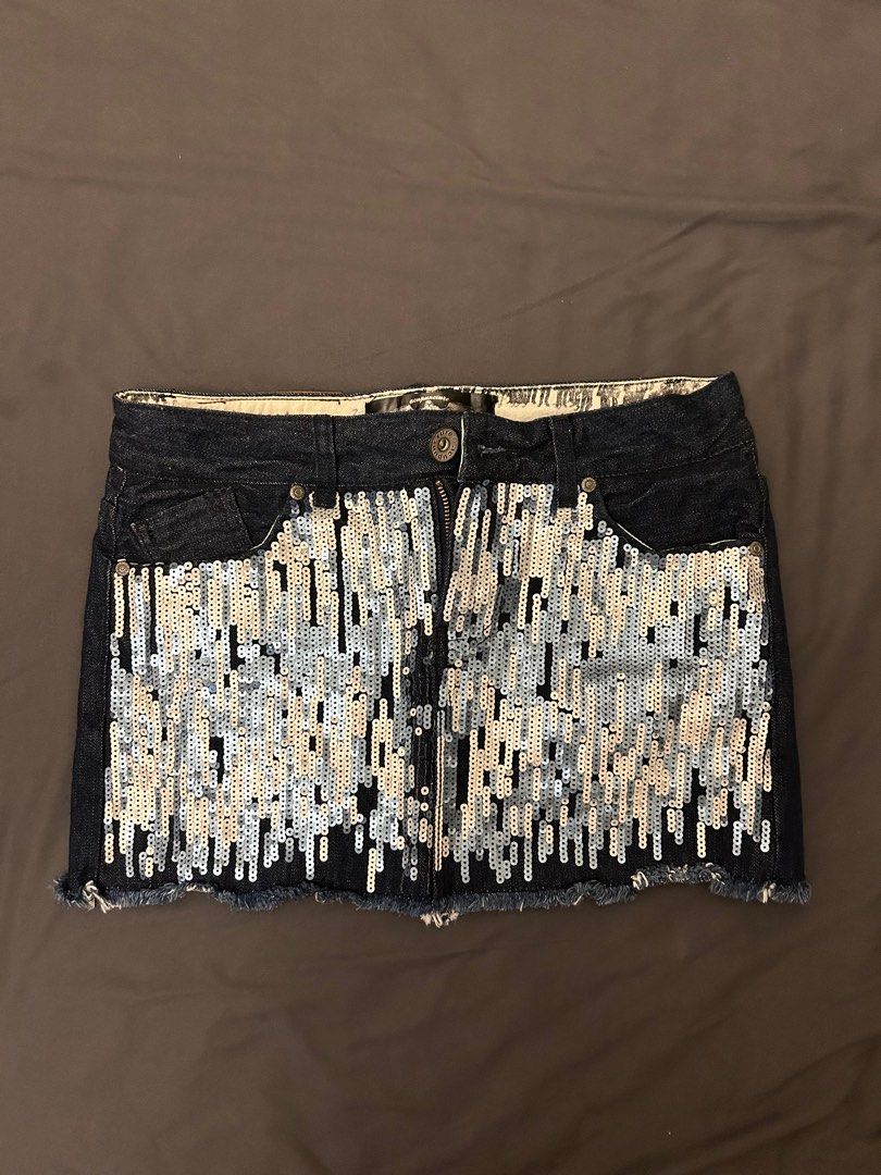 Acupuncture Denim Squined Mini Skirt (Category: Skirts) located in Pasig City. Submitted by shopsmart.mnl (Listing ID 1308824652, Image 1). Description: Used once Most of my listings are pasalubong Fits 26” .