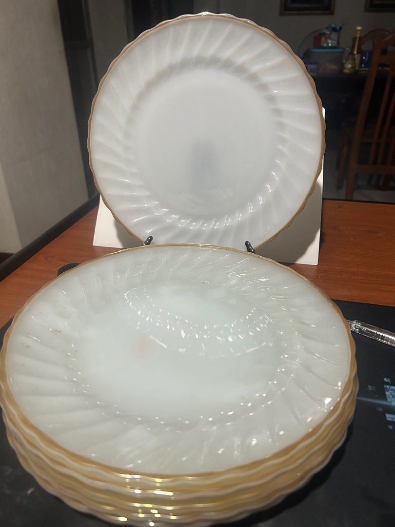 Anchor Hocking plates (Category: Dinnerware & Cutlery) located in Cebu City. Submitted by houseofprague (Listing ID 1308776565, Image 1). Description: not used displayed, Made in USA .