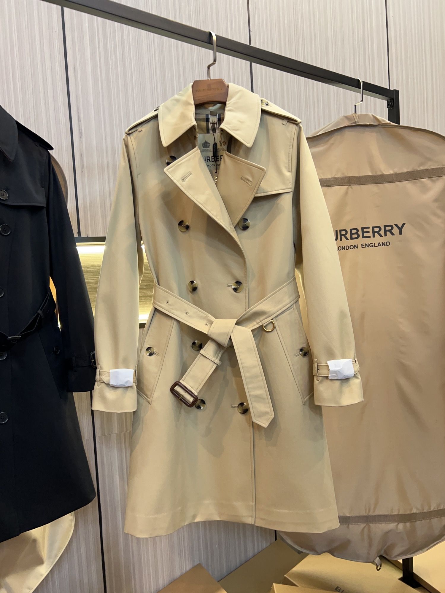 Burberry kensington honey store