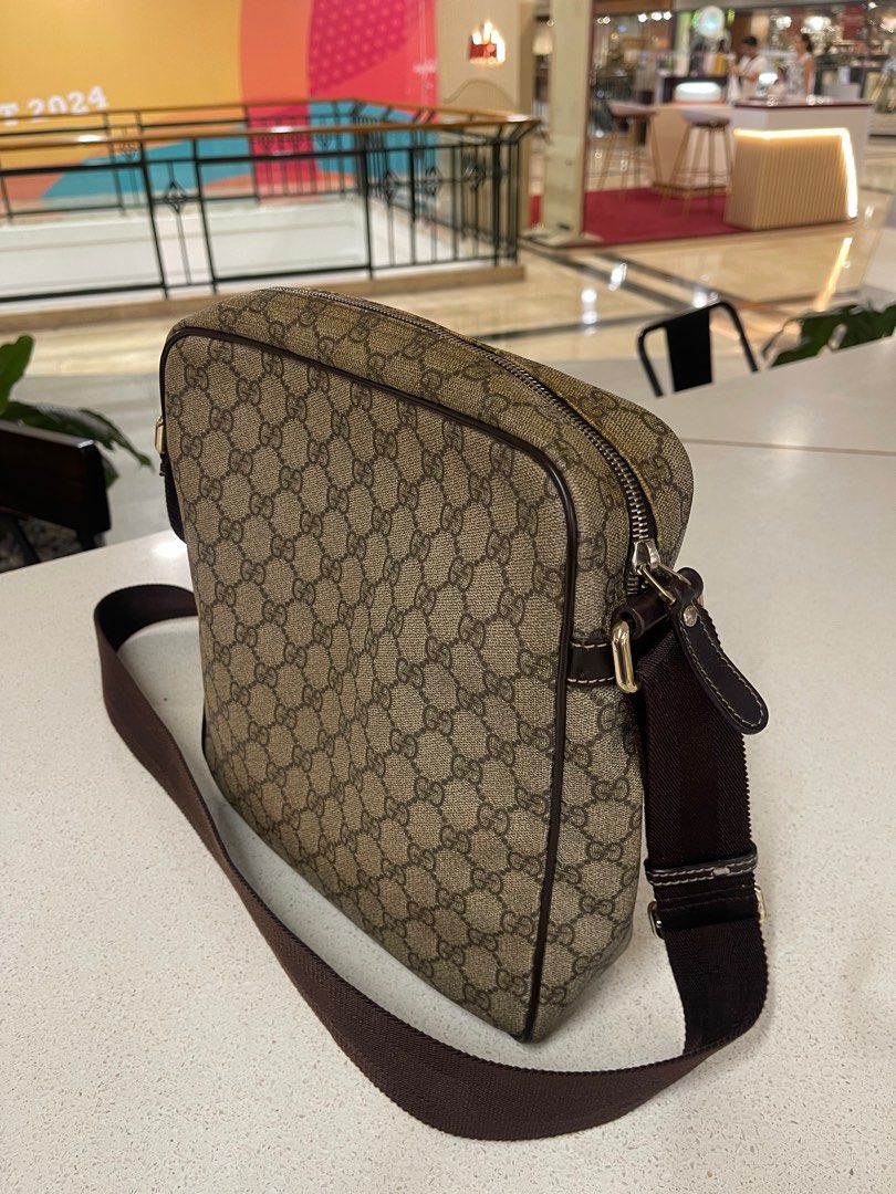 Authentic Original Gucci men s Messenger Bag. 100 percent authentic