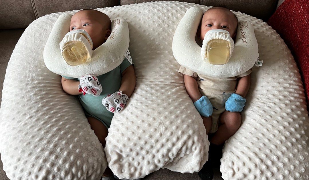 Baby bottle holder pillow