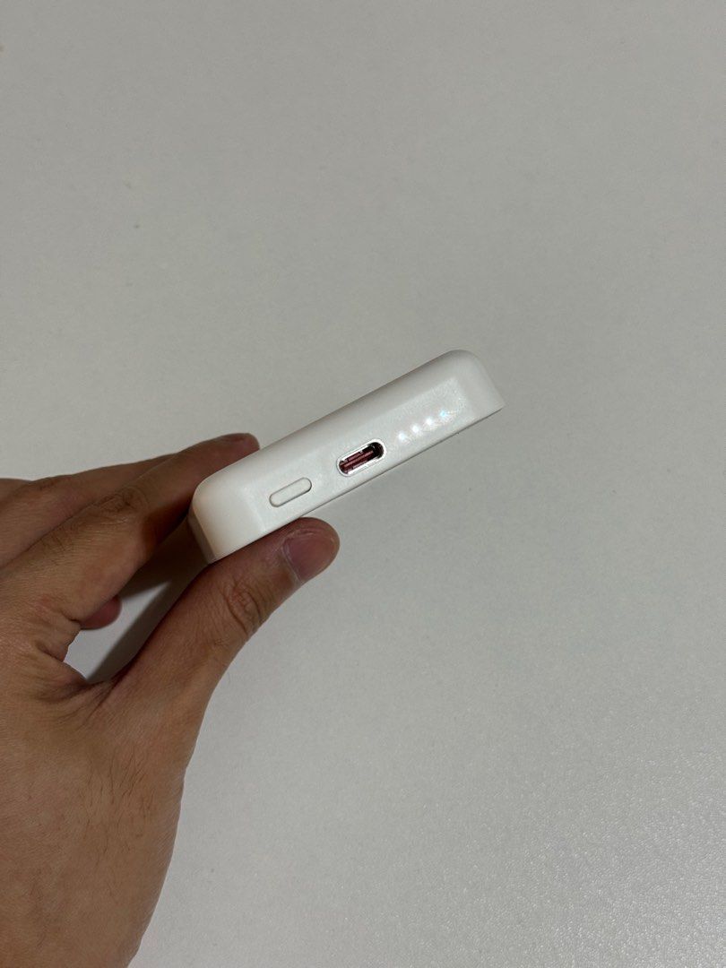 Bavin Magnetic/Magsafe Power Bank (Category: Batteries & Power Banks) located in Santa Rosa. Submitted by xyz091_ (Listing ID 1308686817, Image 3). Description: Bavin Magnetic/Magsafe Power Bank 5000mah Used once Complete packaging Rfs: impulsive buy kasi na-lowbat while i was out .