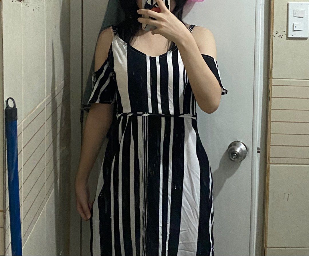 Black and white dress (Category: Dresses) located in Solano. Submitted by blkcat1221 (Listing ID 1308757223, Image 2). Description: -10/10 condition -Perfect for beach -giving rich tita.