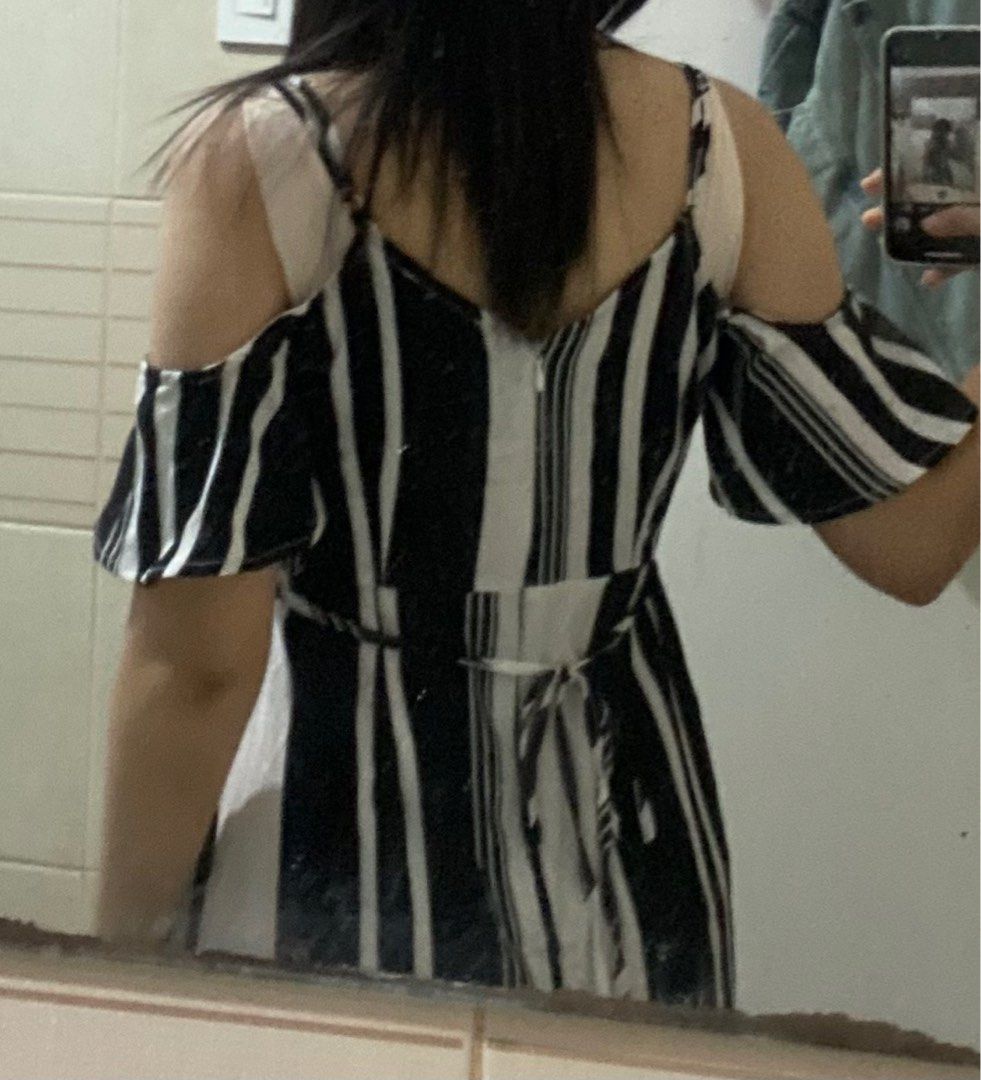 Black and white dress (Category: Dresses) located in Solano. Submitted by blkcat1221 (Listing ID 1308757223, Image 3). Description: -10/10 condition -Perfect for beach -giving rich tita.