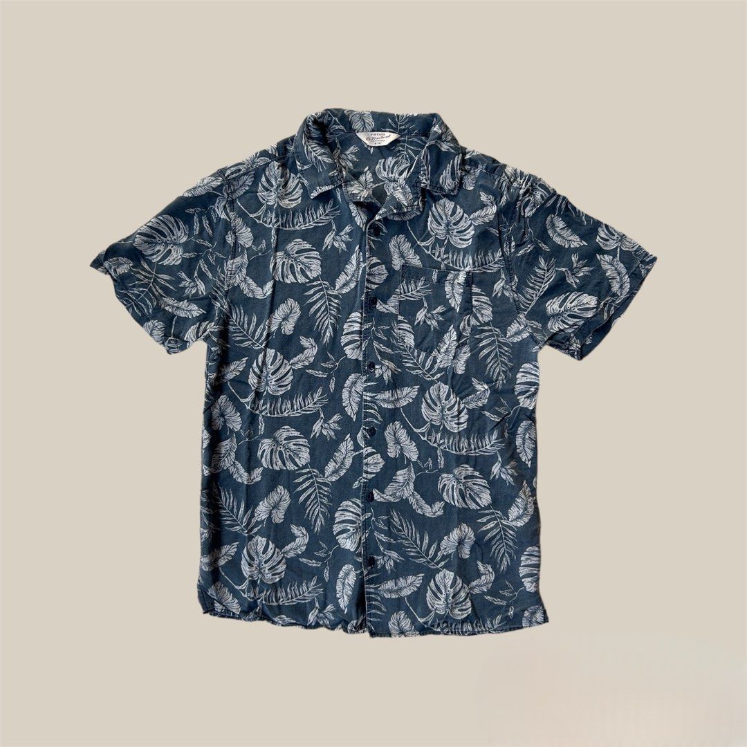 Cotton On Vintage Re-Mastered (Category: Tshirts & Polo Shirts ) located in Manila. Submitted by shopjprt (Listing ID 1308780562, Image 2). Description: Item: Cotton On Vintage Re-Mastered Size: M on tag (28”x20”) Condition: 10/10 ⭐️ - Bought from NZ - love the print Mine: ₱500 +sf.