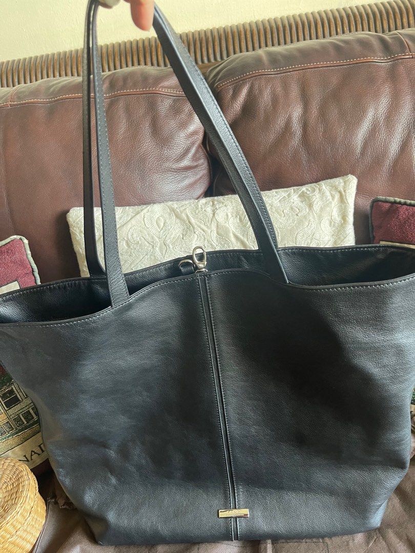 FINO Leather Tote Bag (Category: Luxury Bags & Wallets) located in Makati City. Submitted by diamondbunny888 (Listing ID 1308696288, Image 1). Description: FINO leather tote bag 💯 Guaranteed authentic Brand new, Unisex 5 deep pockets, functional Fits laptop, charger, etc RFS: decluttering MOP: Gcash, BDO, BPI, UB .