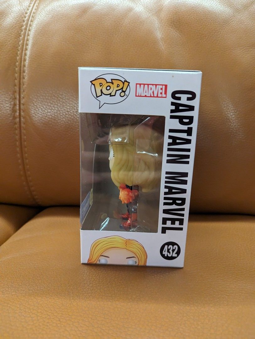 Funko Pop Marvel Captain Marvel GITD glow in the dark, Hobbies